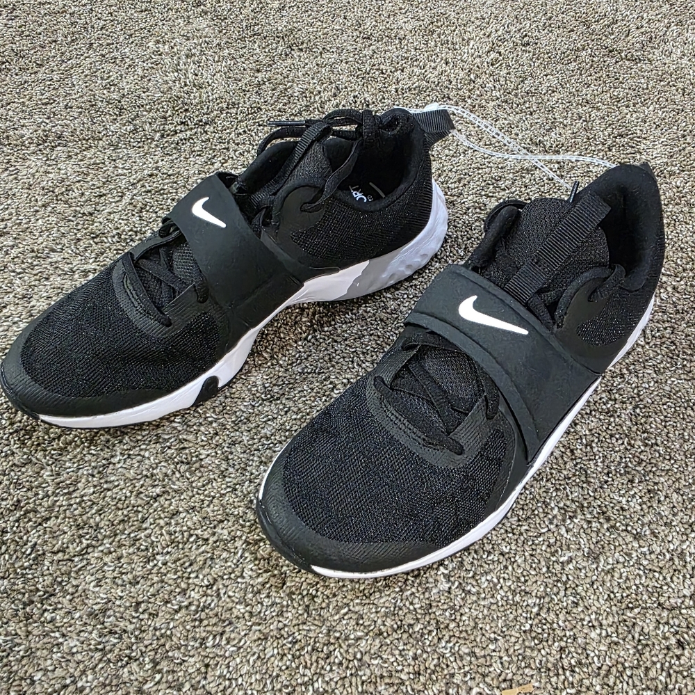 Size 8 - Nike Womens Renew In Season TR 12 Training Shoes, Black/White